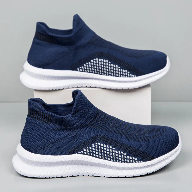 Solid colour flyknit style casual sneakers with fabric upper and low flat heel