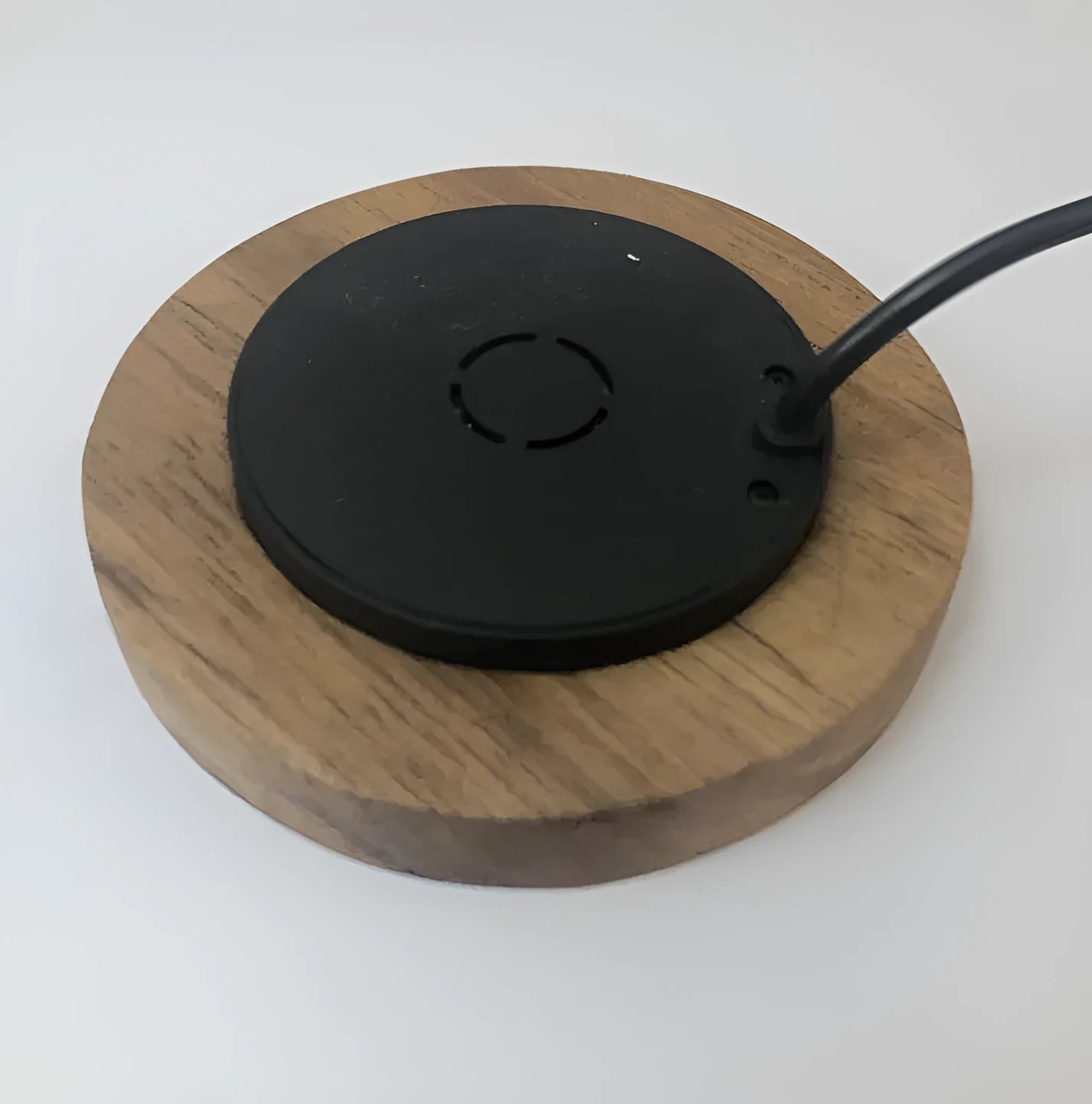 Round embedded wireless charging module for desk or bed head installation