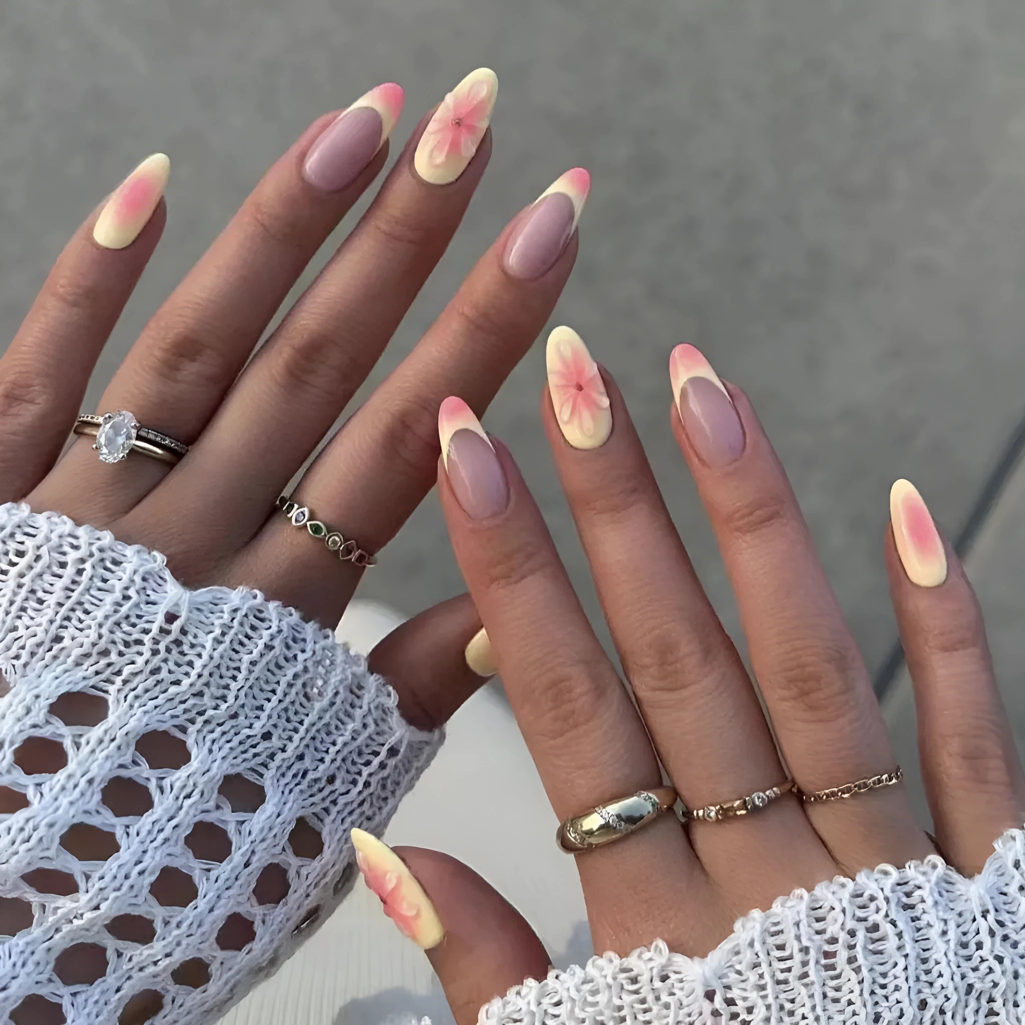Cartoon style 3D flower pattern false nails set with plastic armour pieces, jelly glue, and filing strip