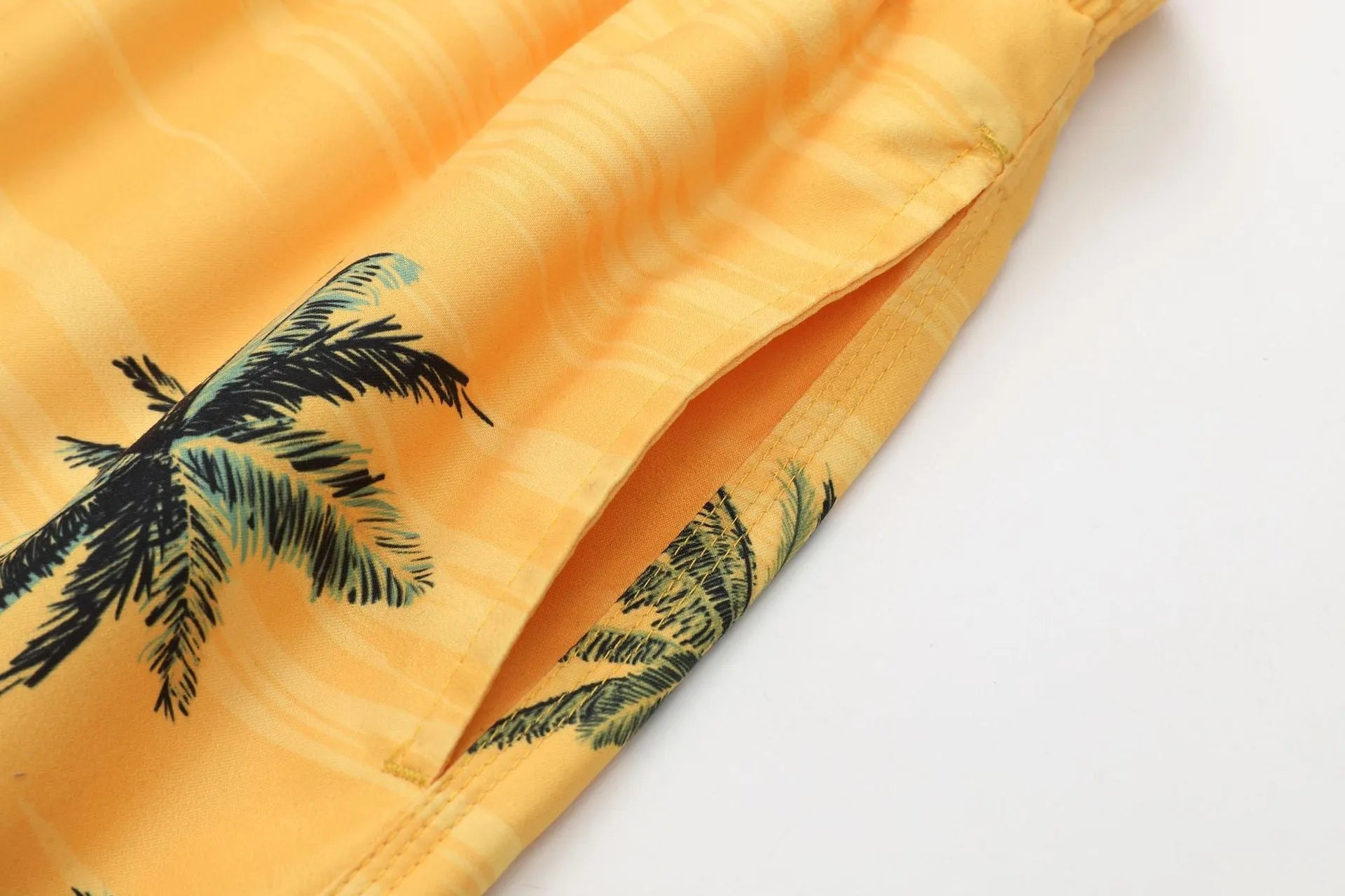 Coconut pattern polyester beach shorts for men and women in picture colour STK220201