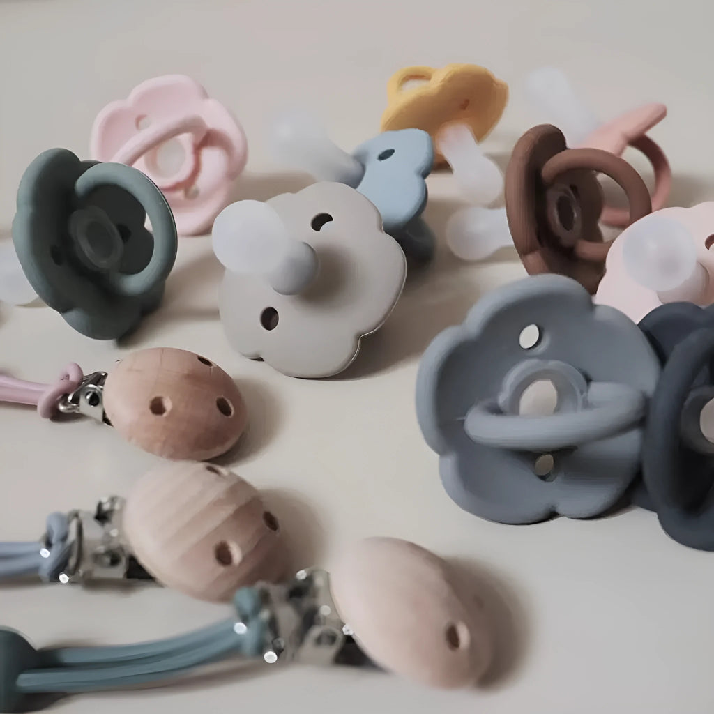 Baby pacifier in edible silicone with lace nipple in apricot colour for 0-6 months