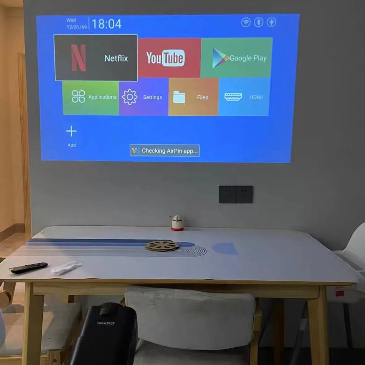 720p HD home projector with wireless capability for gaming and entertainment