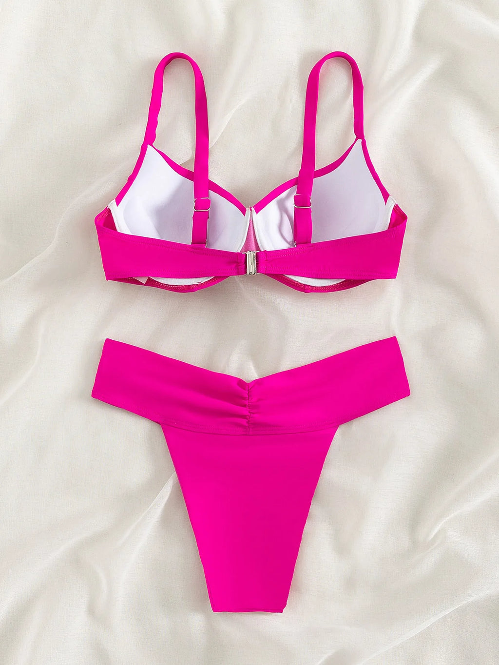 Solid colour bikini swimsuit with European fit and separate bra and panties pieces