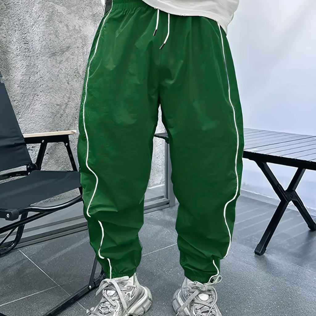 Men's loose fit cropped sports trousers in bamboo fibre, shown in blue colour.