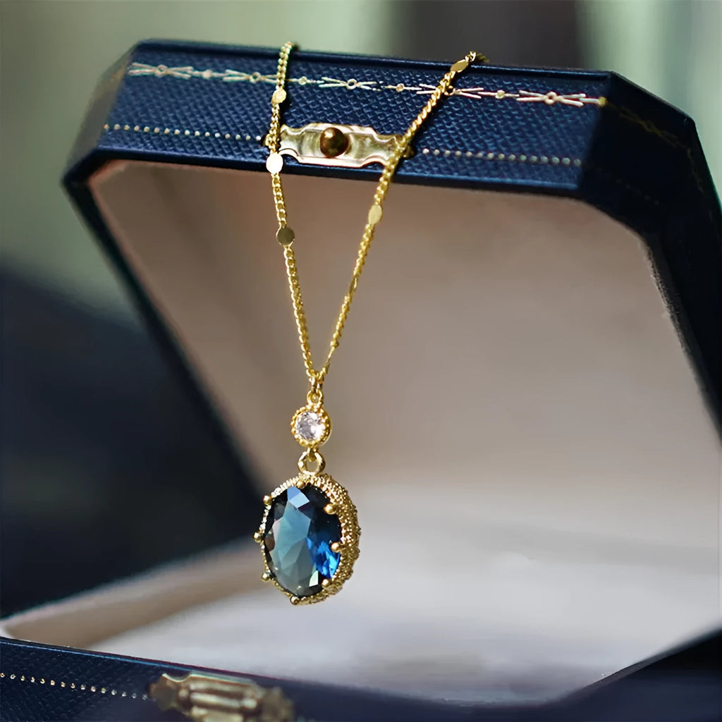 Gold geometric French retro electroplated copper necklace for women and unisex wear.