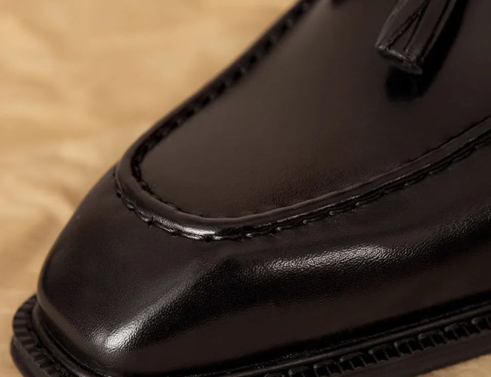 Men's genuine leather British-style loafers with fringed detailing in black and coffee colours