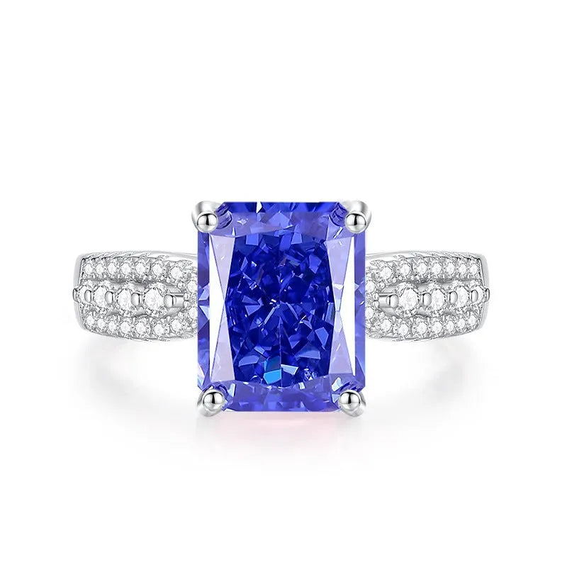 Heart-shaped high carbon diamond-cut ice flower zircon stone in a women's 925 sterling silver ring.