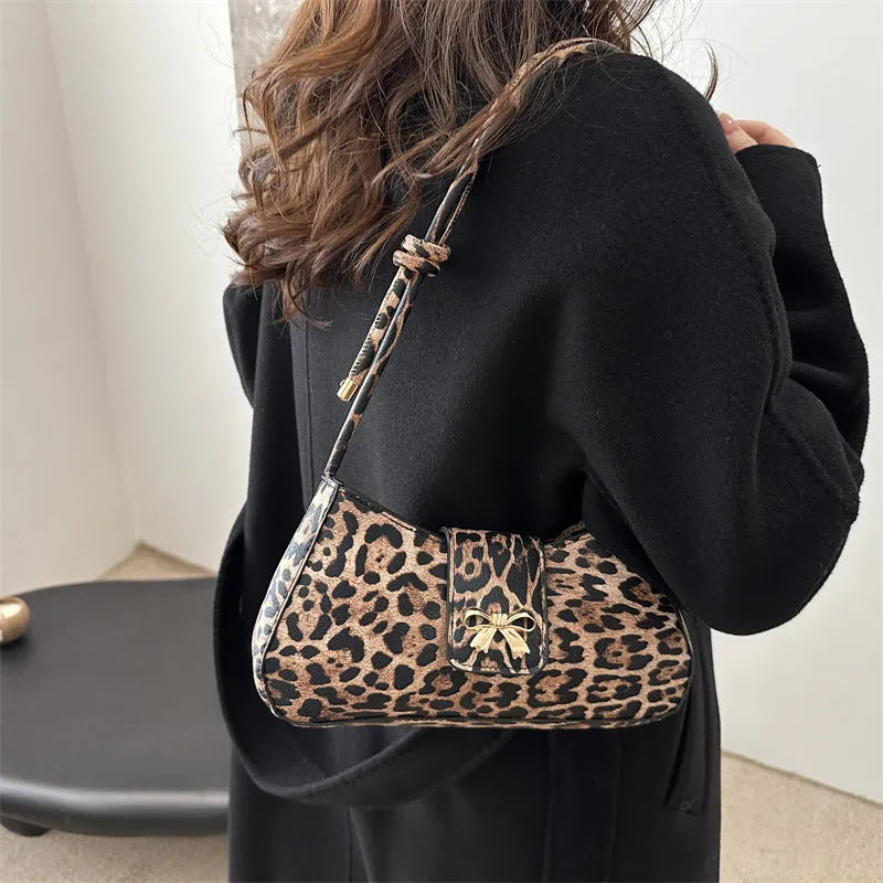 Large capacity women's casual handbag in PU leather with sandwich pocket design