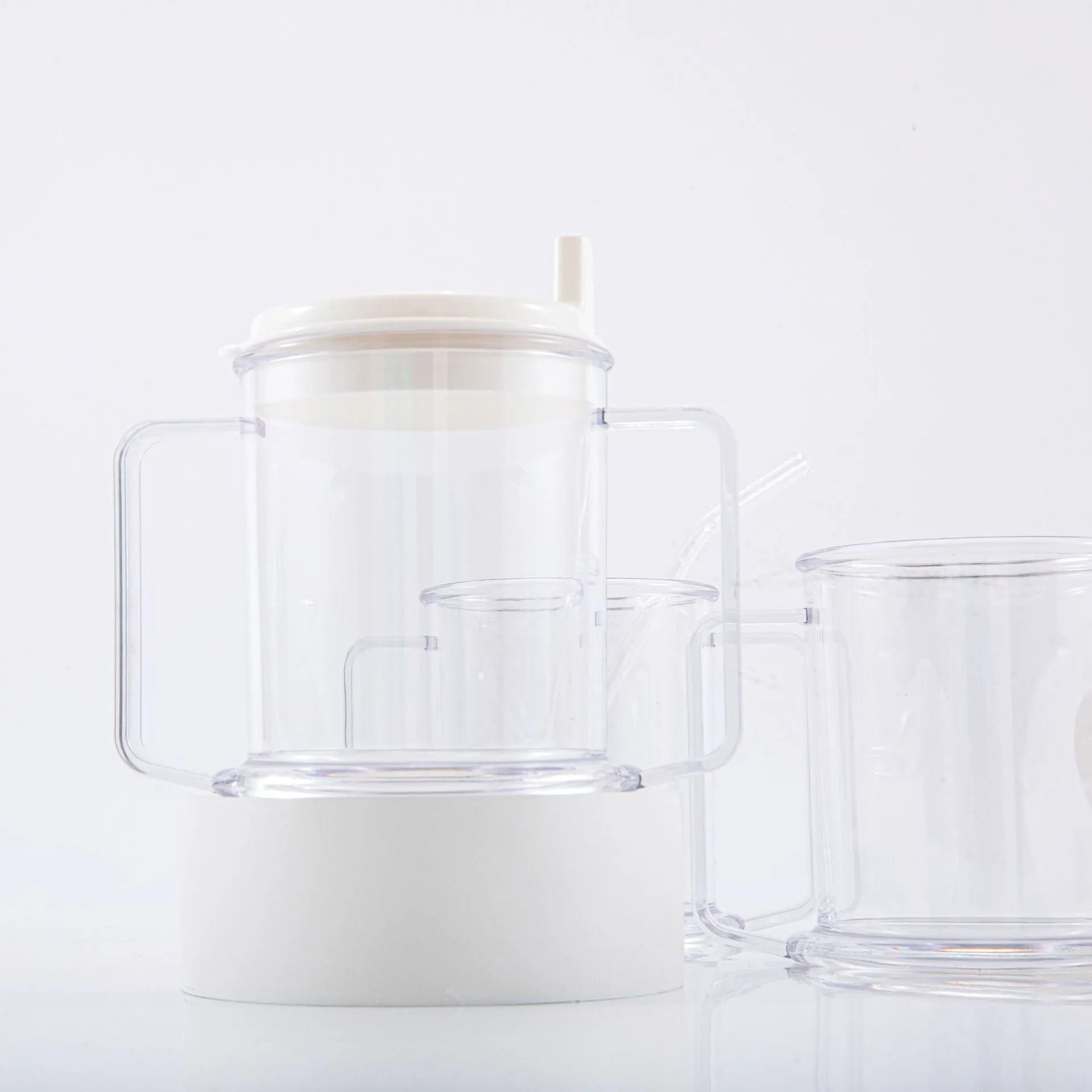 Transparent plastic drinking cup with spill-proof lid showing 301-400ml capacity