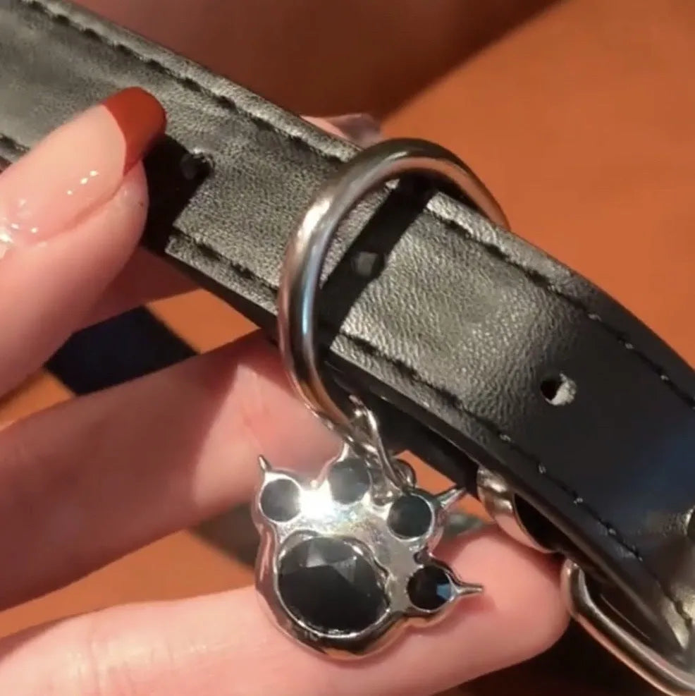 Black choker neck band with little bell shape design and adjustable 21-50cm perimeter
