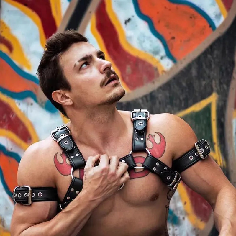 Black leather men's chest harness with metal buckle closures adjustable for 85-115 cm torso