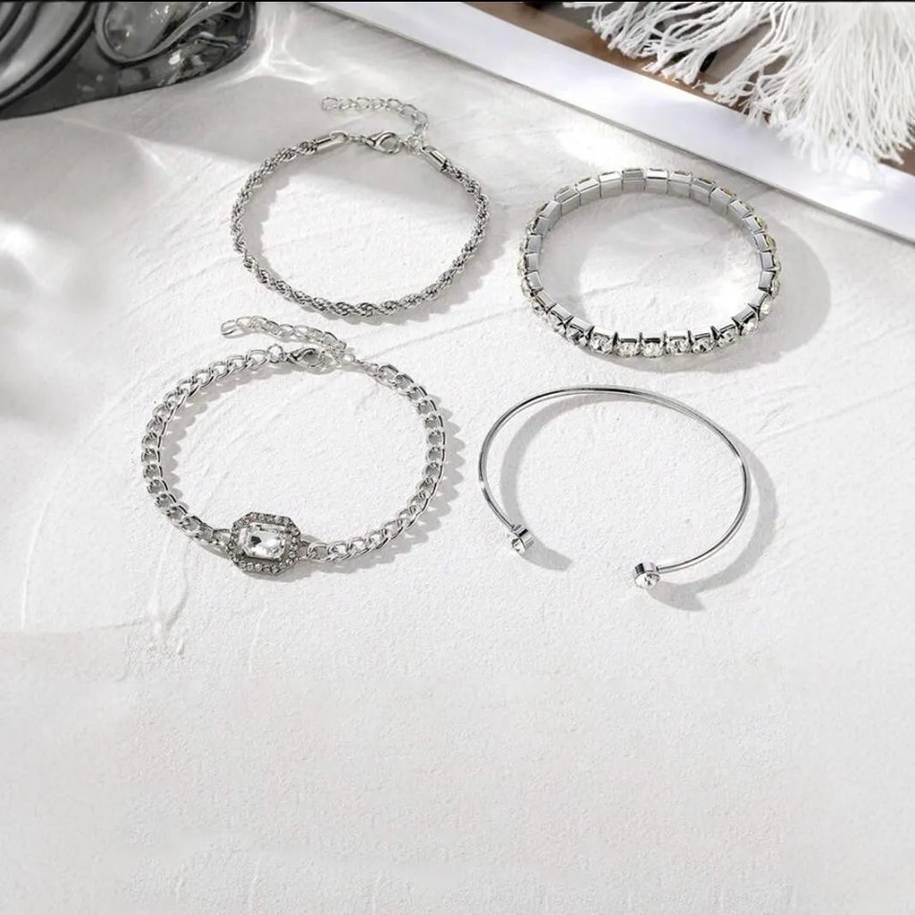 Retro geometric alloy jewellery set with square diamonds and chain links in gold or silver finish