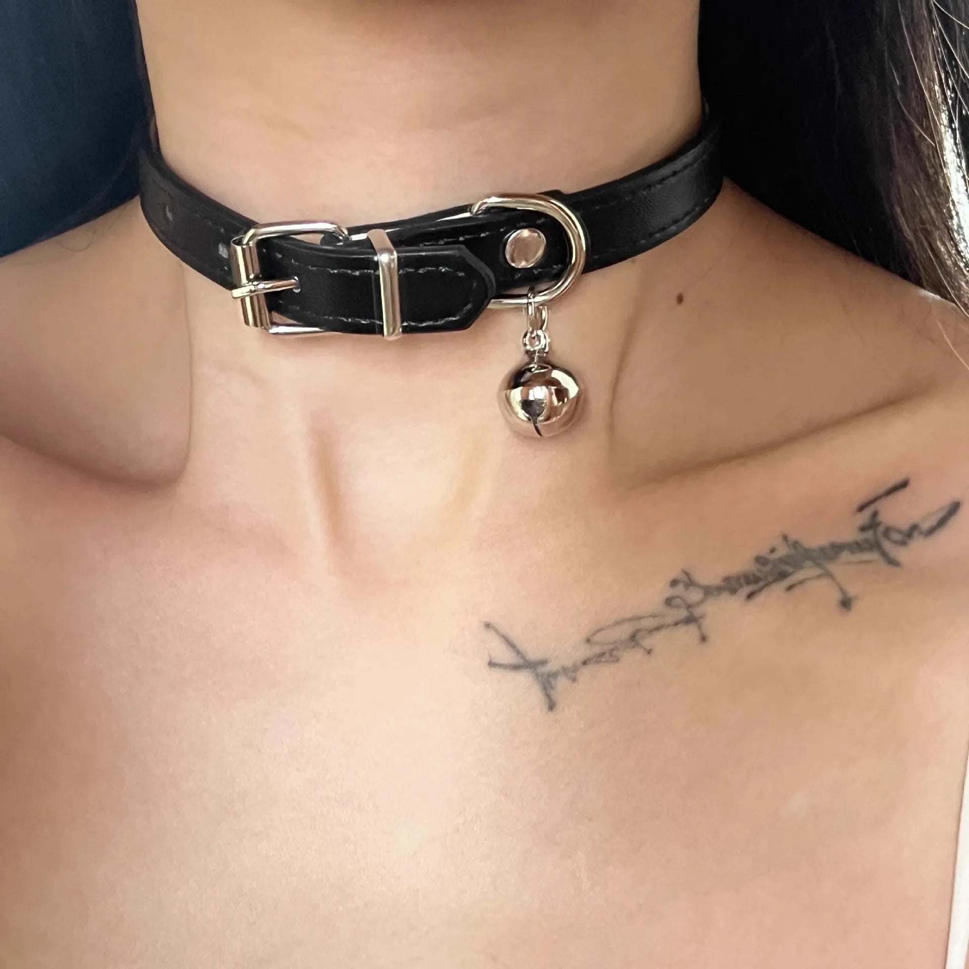 Black choker neck band with little bell shape design and adjustable 21-50cm perimeter