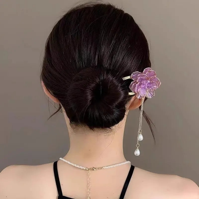 Close-up of a purple and white alloy U-shaped hairpin with a peony flower and tassel design.