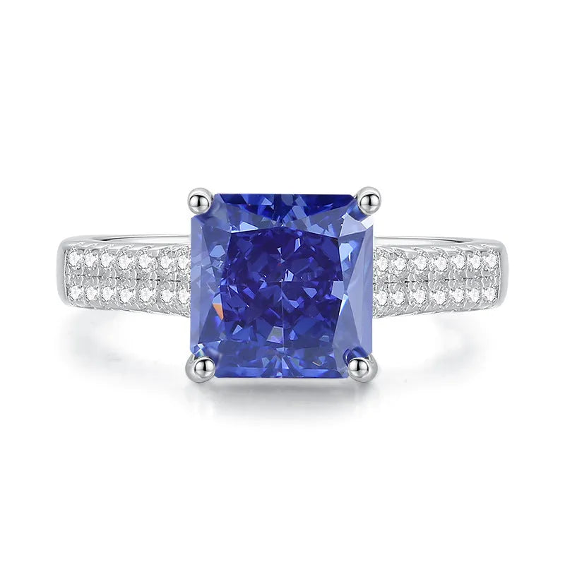 Heart-shaped high carbon diamond-cut ice flower zircon stone in a women's 925 sterling silver ring.