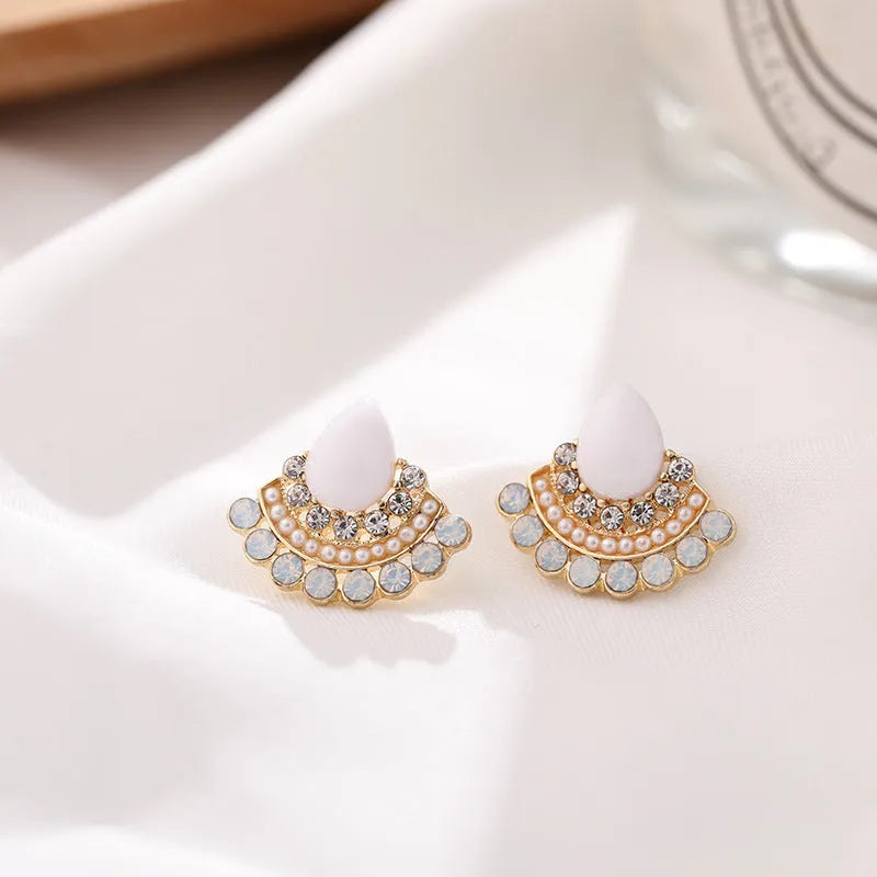 Women's geometric fan-shaped earrings with opal and rhinestone details in silver electroplated alloy