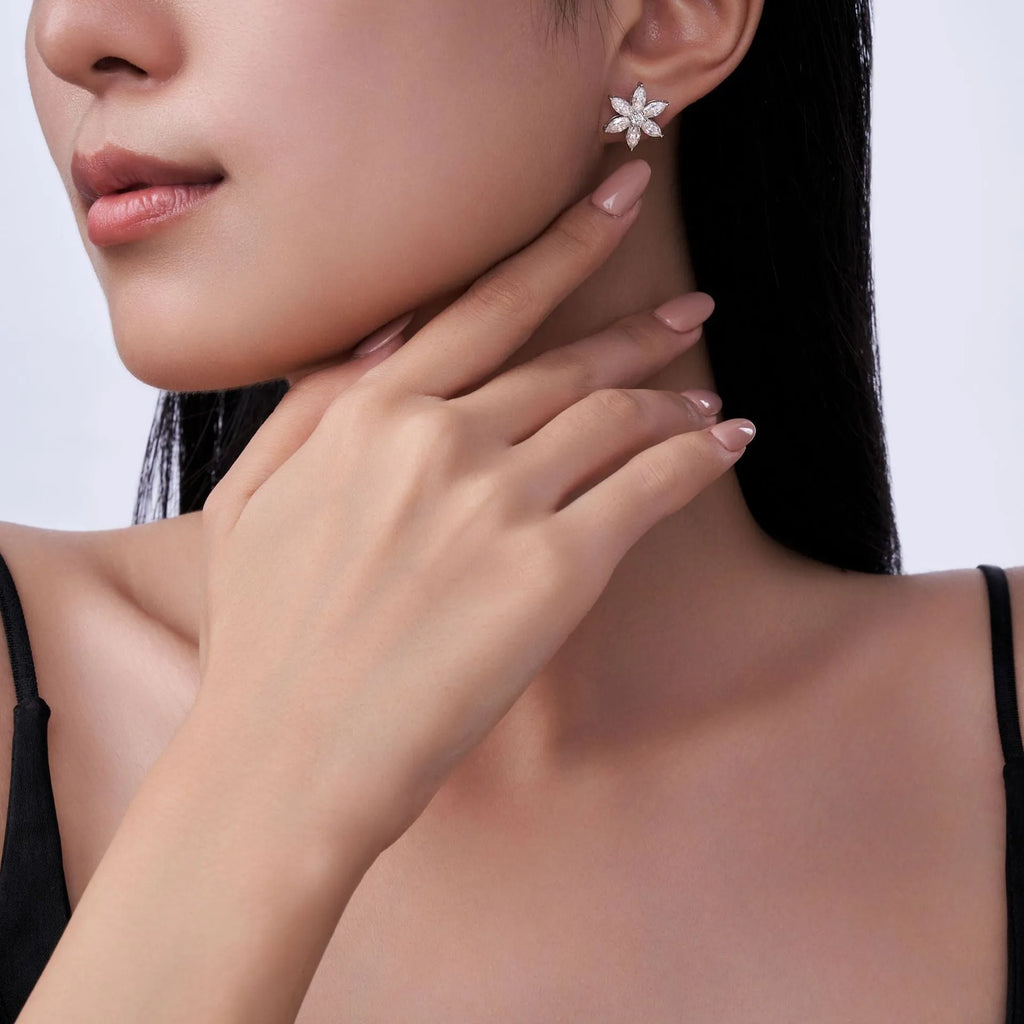 Moissanite 925 silver flower shape unisex earrings with advanced sense design