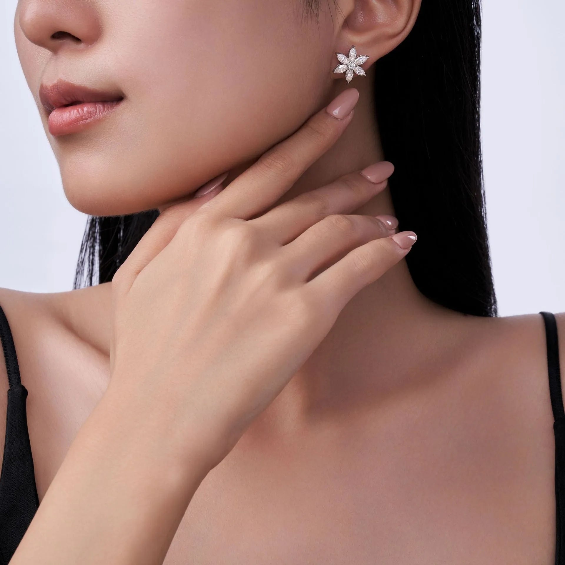 Moissanite 925 silver flower shape unisex earrings with advanced sense design