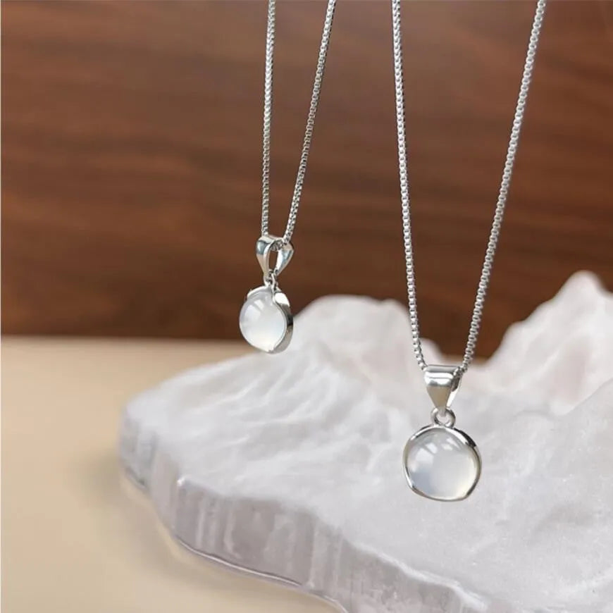 Women's oval pendant necklace with artificial crystal eight-point star on adjustable 21-50cm box chain