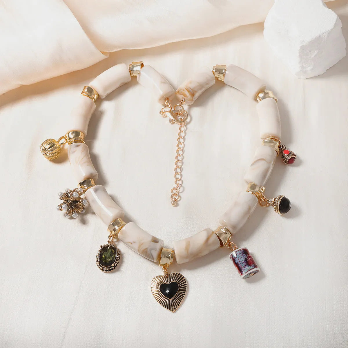 Heart-shaped resin bamboo pendant necklace with electroplating finish in picture colour