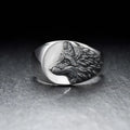 Geometric silver alloy men's ring featuring a domineering wolf shape on a grey background.