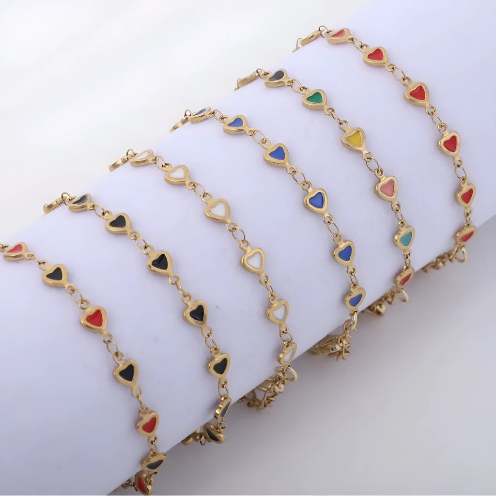 Heart-shaped stainless steel bracelet with gold plating on an adjustable 17+5cm band.