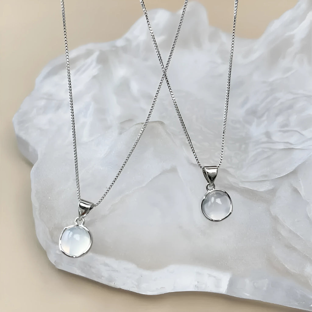 Women's oval pendant necklace with artificial crystal eight-point star on adjustable 21-50cm box chain
