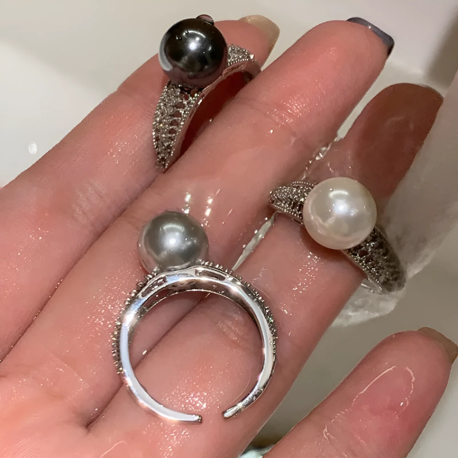 Geometric open index finger ring for women with adjustable opening and black pearl finish