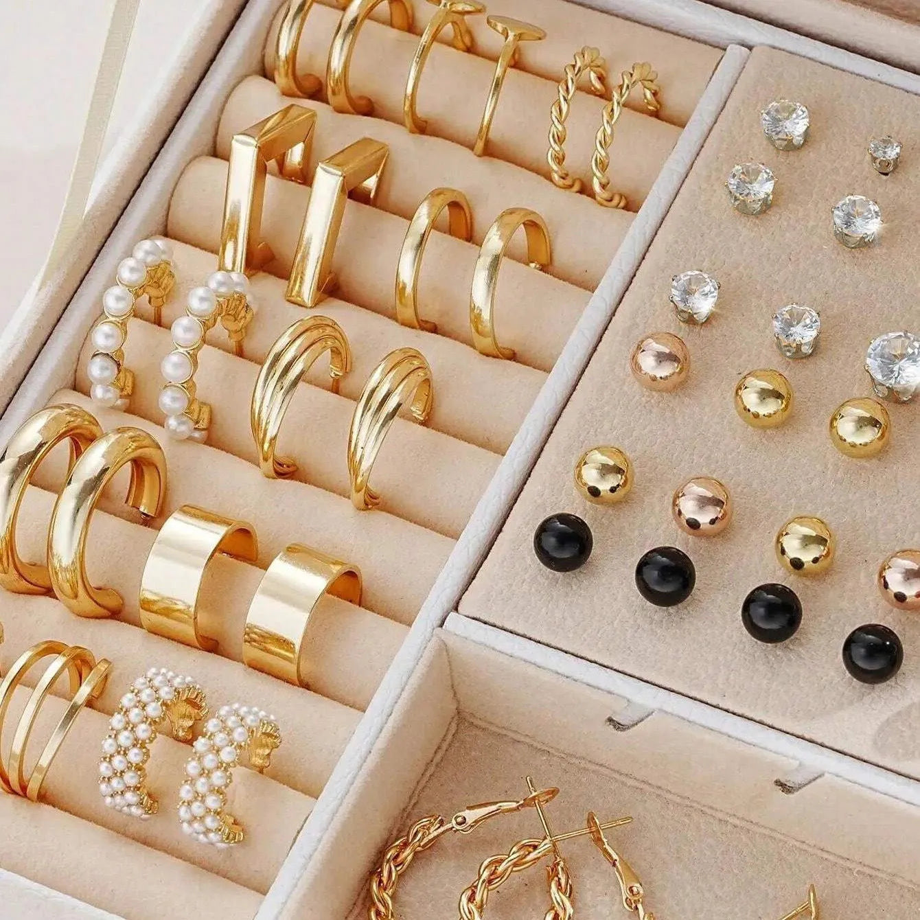 108 geometric pearl earrings in gold and yellow colours with round elements on alloy studs