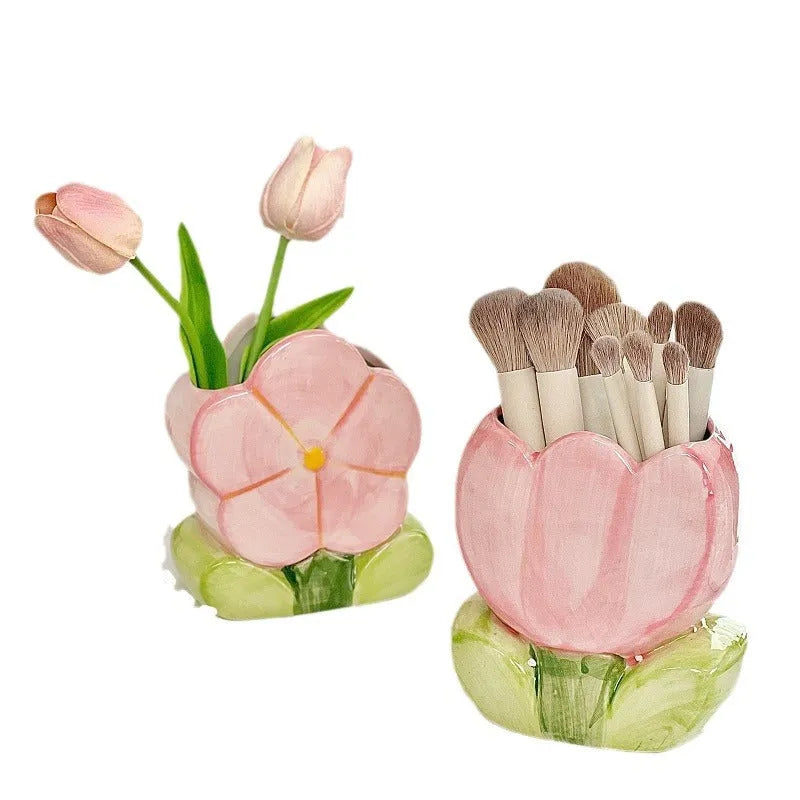 Ceramic pen holder storage box with floral decoration measuring 11.8x5.8x10 cm