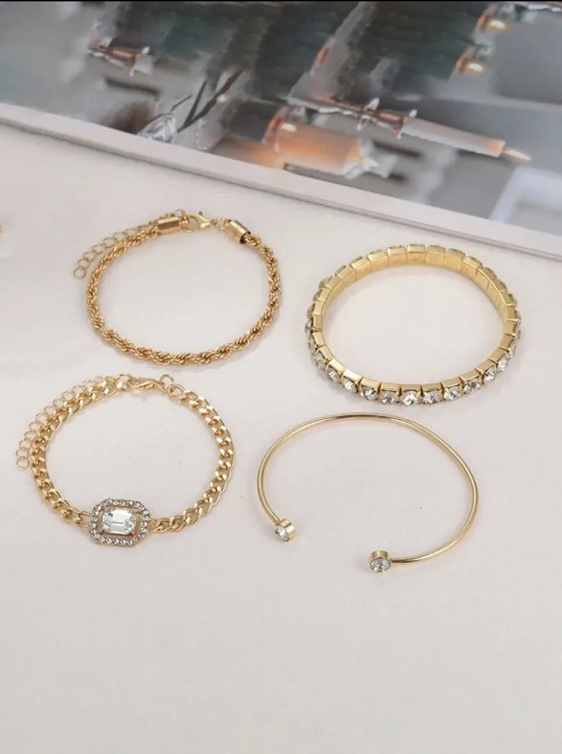 Retro geometric alloy jewellery set with square diamonds and chain links in gold or silver finish