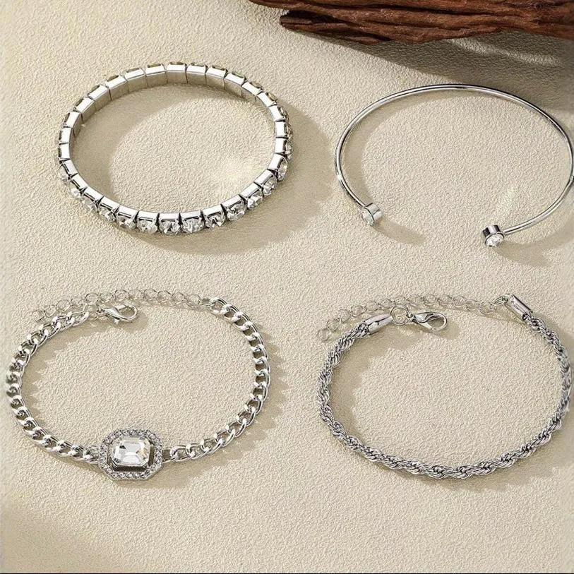 Retro geometric alloy jewellery set with square diamonds and chain links in gold or silver finish