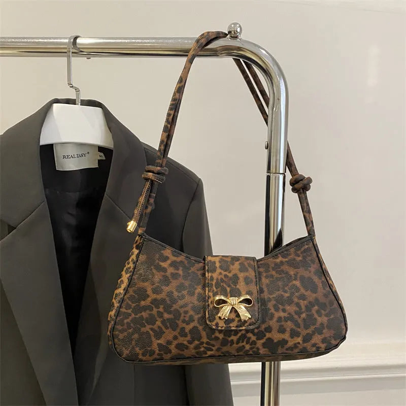 Large capacity women's casual handbag in PU leather with sandwich pocket design