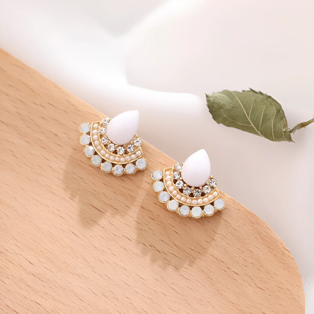 Women's geometric fan-shaped earrings with opal and rhinestone details in silver electroplated alloy