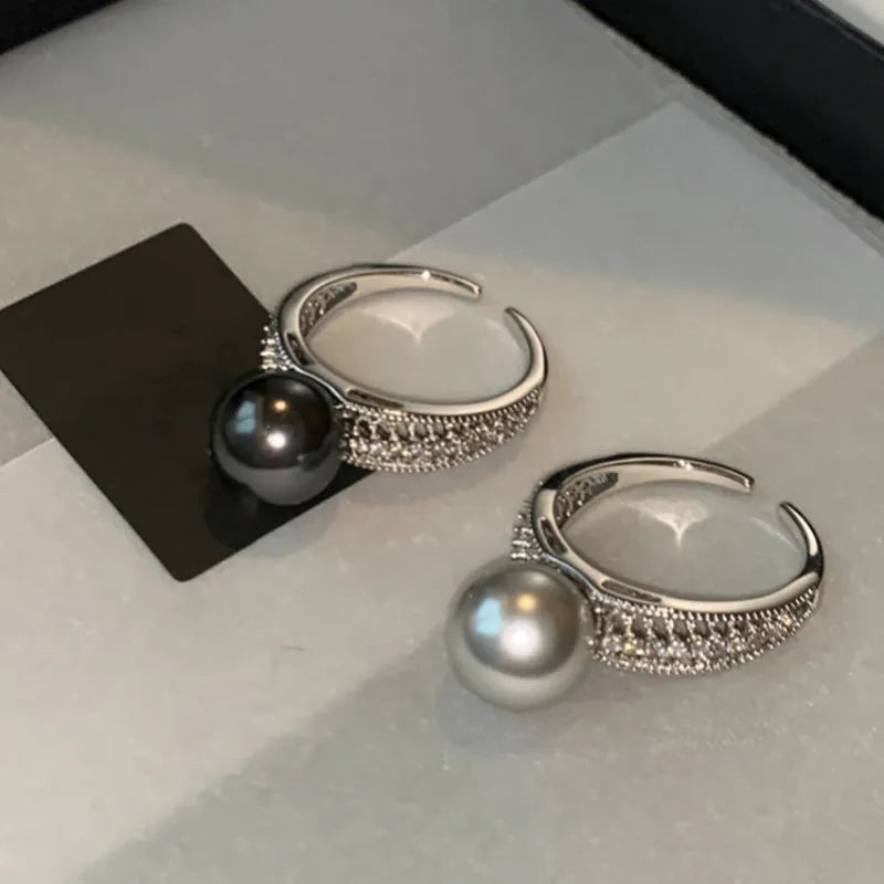 Geometric open index finger ring for women with adjustable opening and black pearl finish