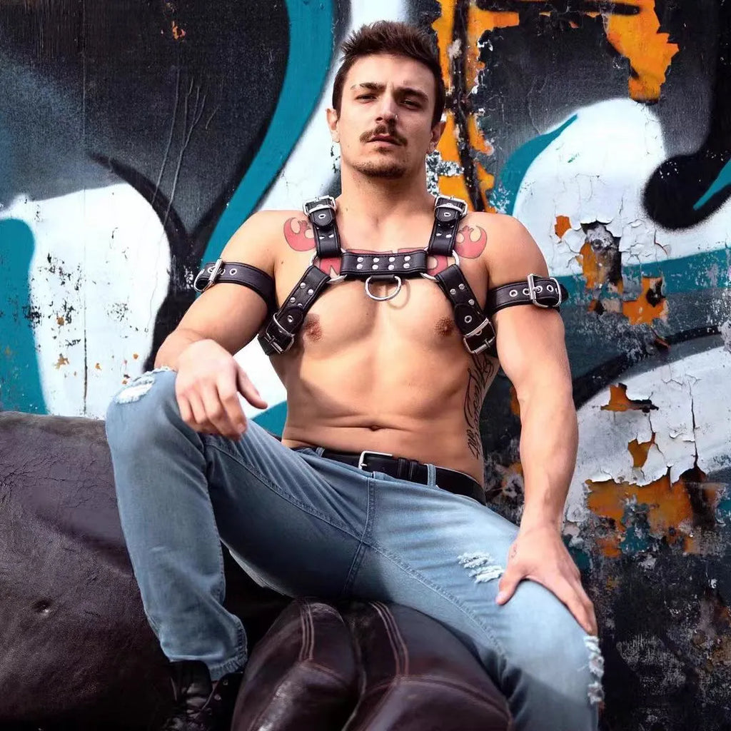 Black leather men's chest harness with metal buckle closures adjustable for 85-115 cm torso