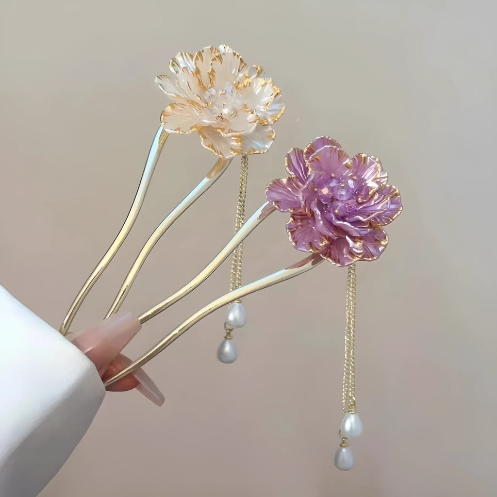 Close-up of a purple and white alloy U-shaped hairpin with a peony flower and tassel design.