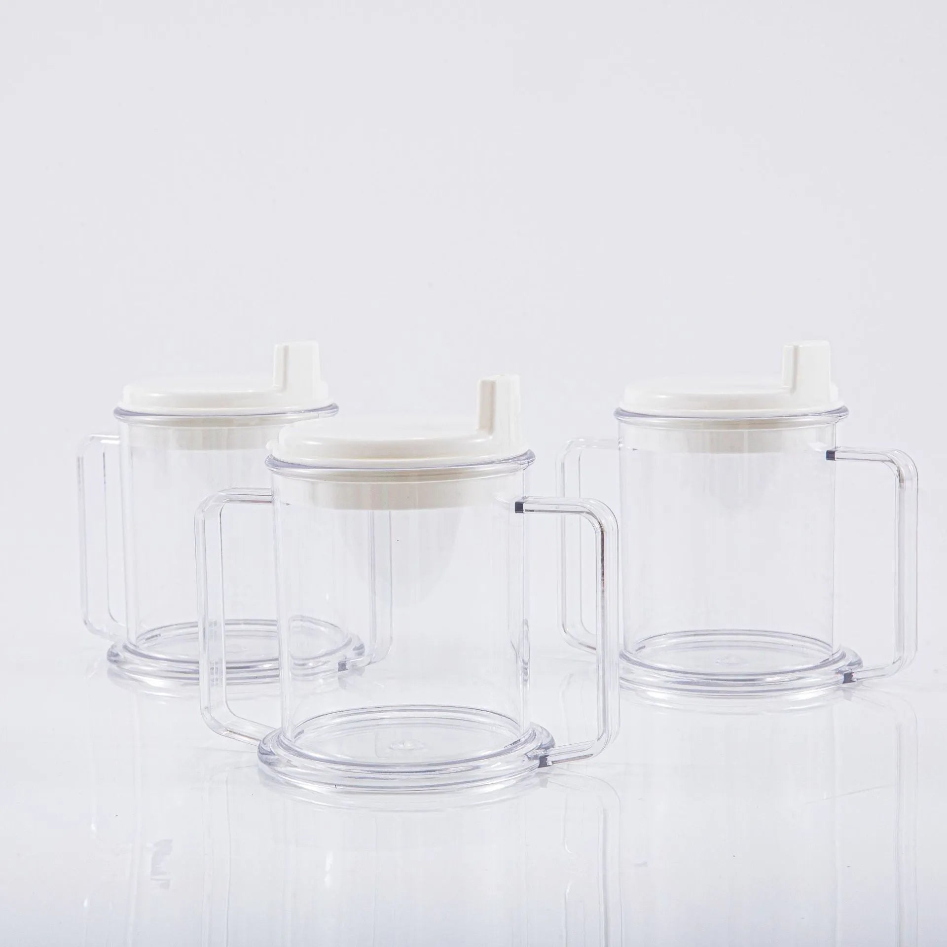 Transparent plastic drinking cup with spill-proof lid showing 301-400ml capacity