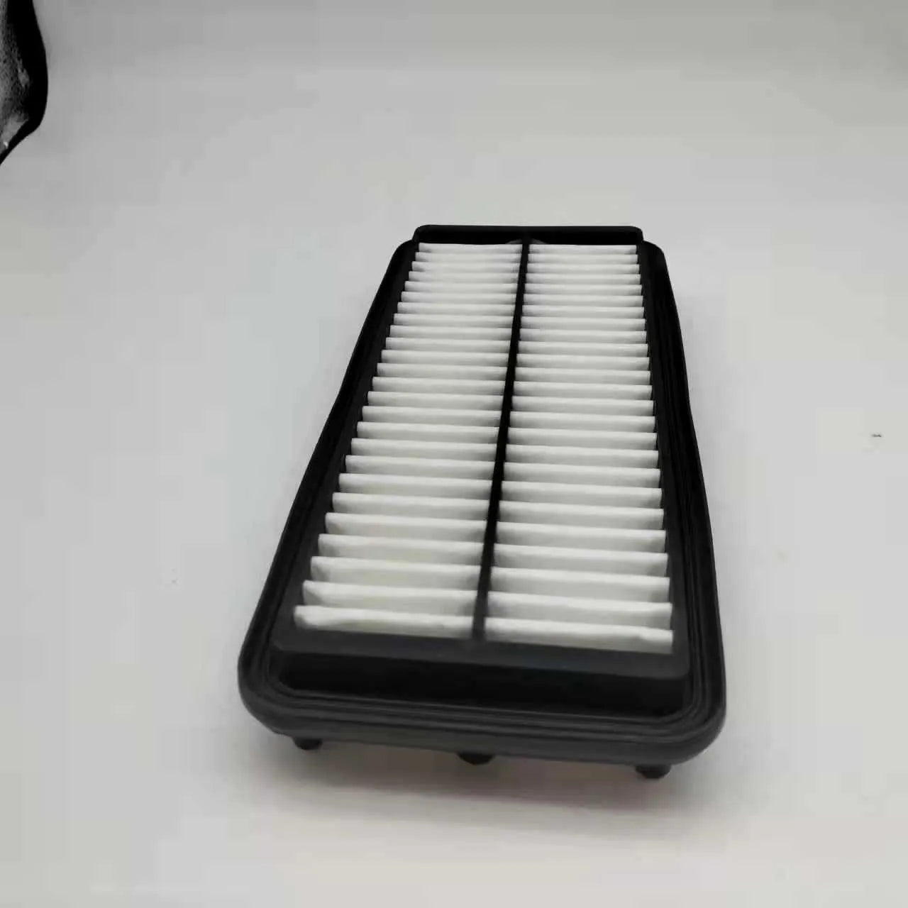 Black rectangular car air filter measuring 256mm by 113mm by 40mm for modern vehicles