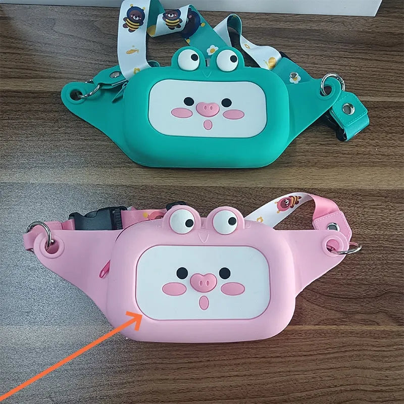 Creative cartoon pig silicone shoulder bag in pink pig colour showing anime pattern