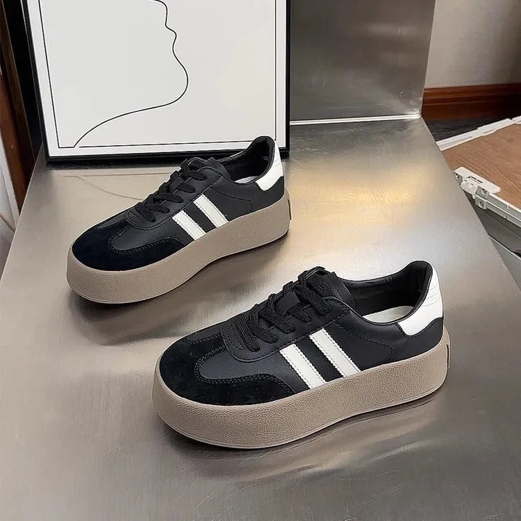 Women's vintage-style leather sneakers with round toe and lace-up front in distressed beige colour