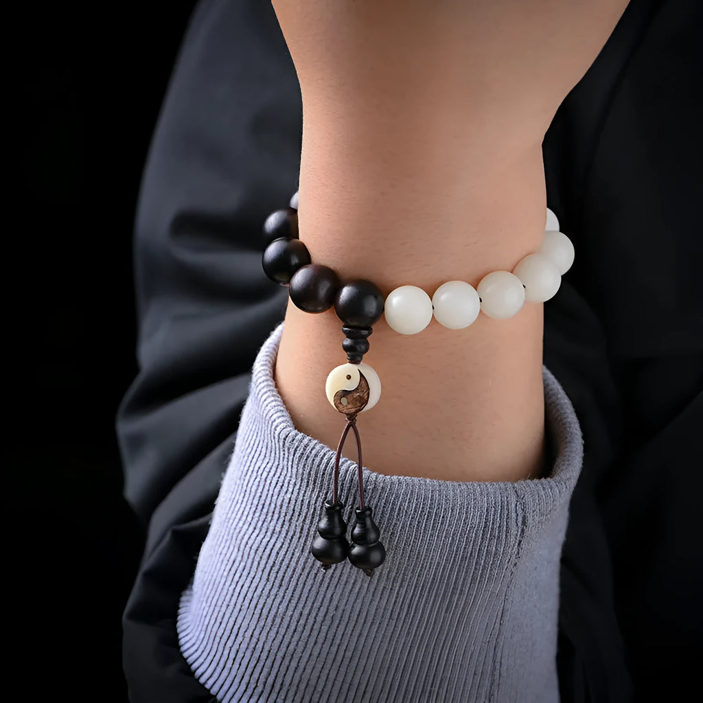 White Corypha umbraculifera blackwood bodhi seed bracelet with eight-diagram-shaped beads