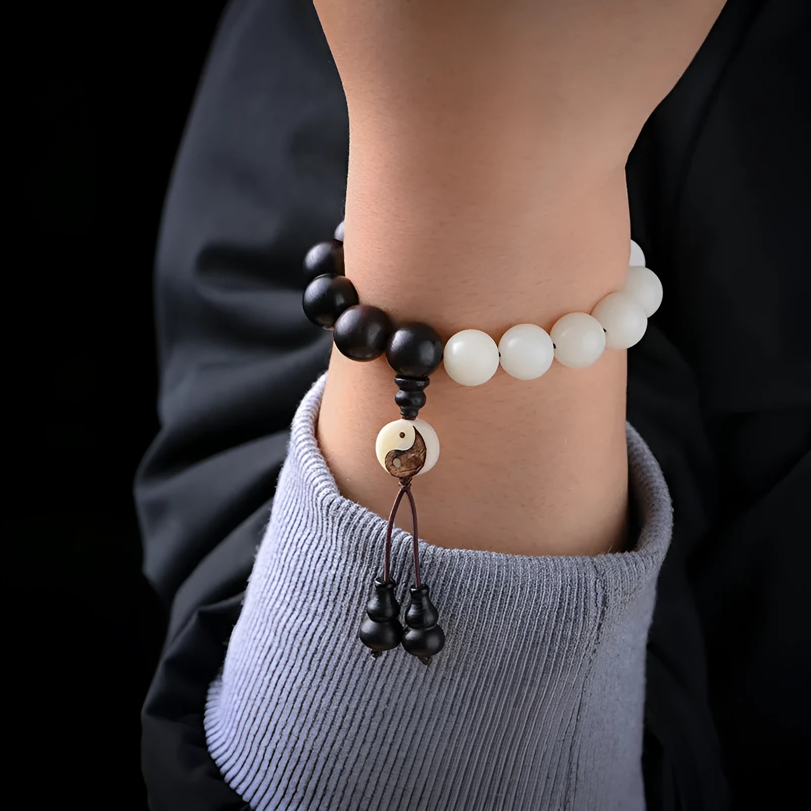 White Corypha umbraculifera blackwood bodhi seed bracelet with eight-diagram-shaped beads