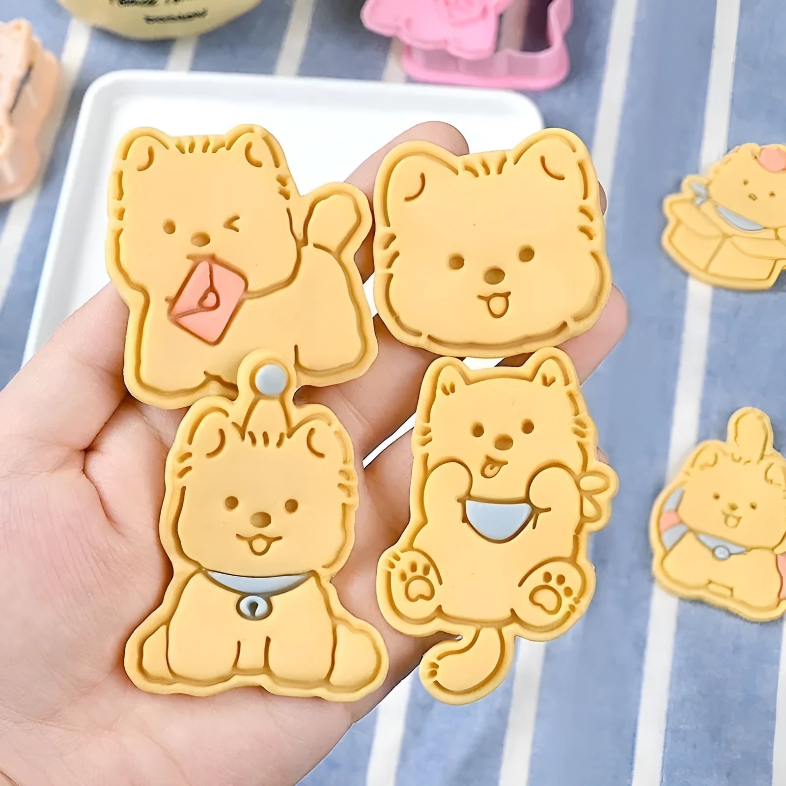 Plastic 3D cartoon puppy head biscuit mold for shaping dog themed cookies and soft candy