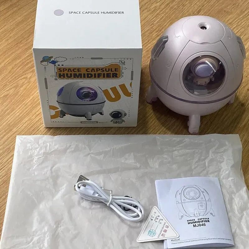 Astronaut space design USB desktop humidifier with colourful LED lights and 220ml water tank