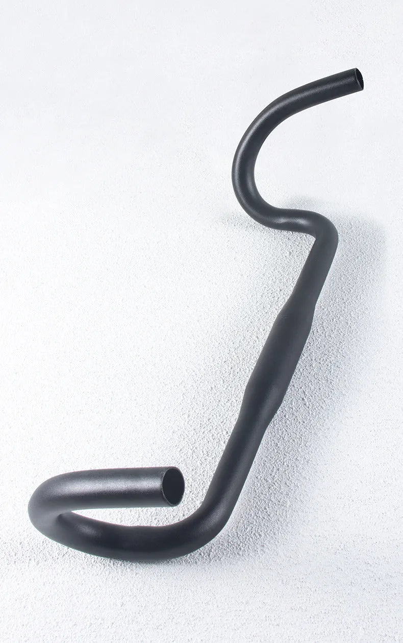 Black aluminium alloy bent handlebar for road bikes with 420mm width and 31.8mm clamp