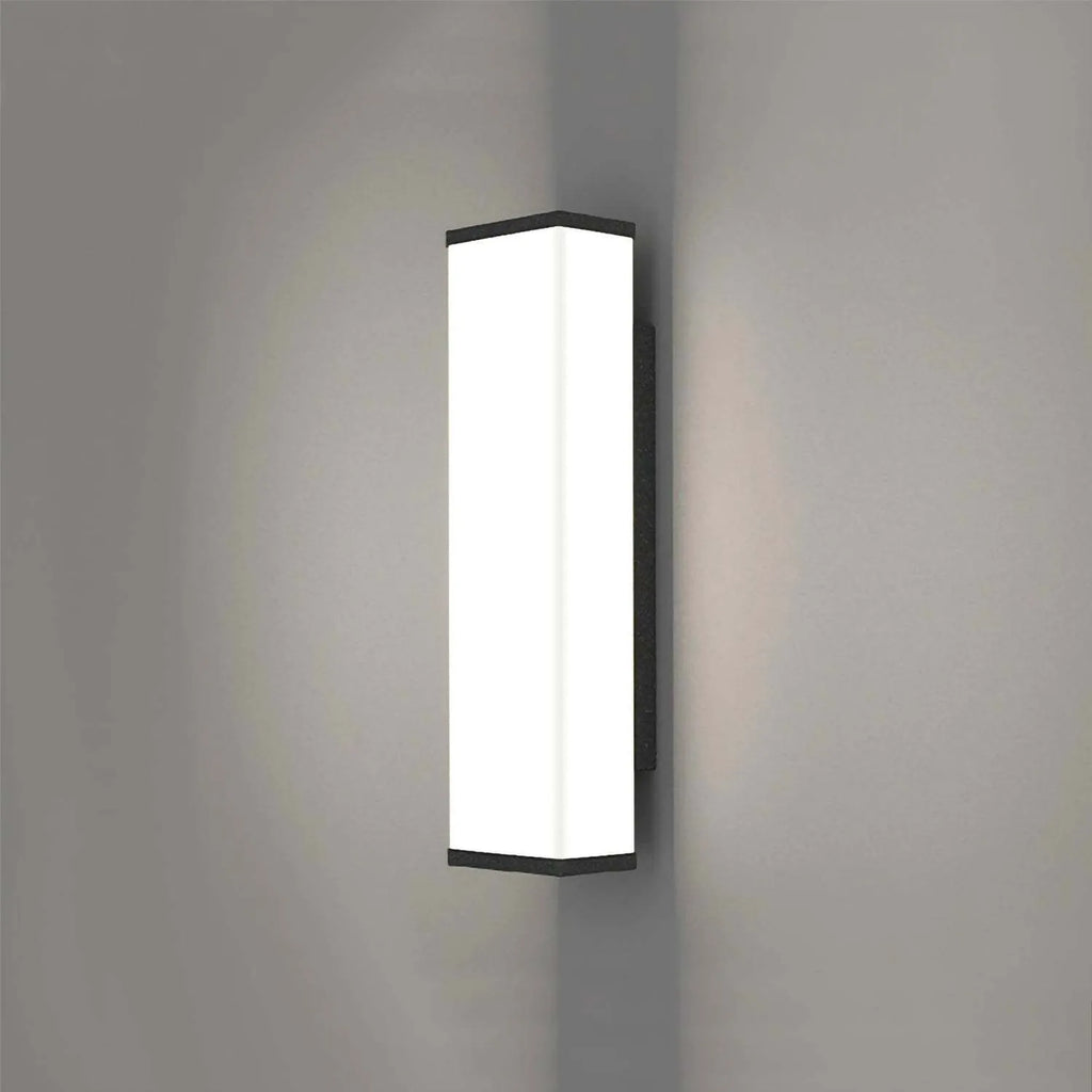 Outdoor stainless steel wall light with linear 60cm design and IP65 waterproof rating