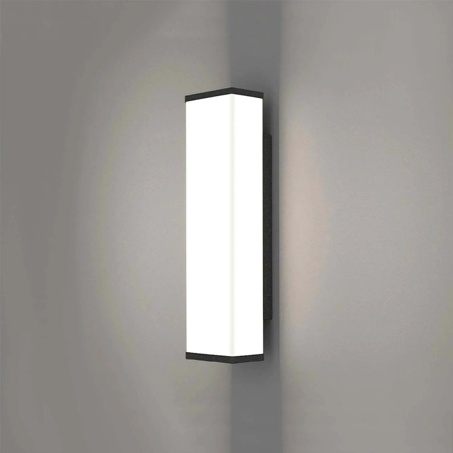 Outdoor stainless steel wall light with linear 60cm design and IP65 waterproof rating