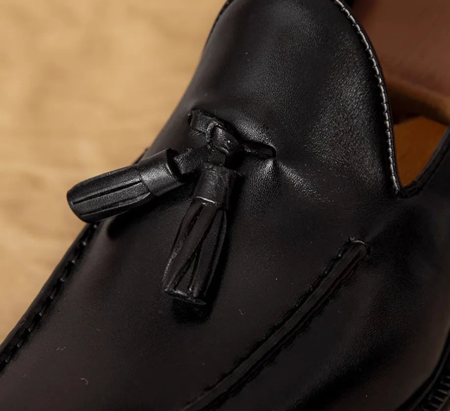 Men's genuine leather British-style loafers with fringed detailing in black and coffee colours