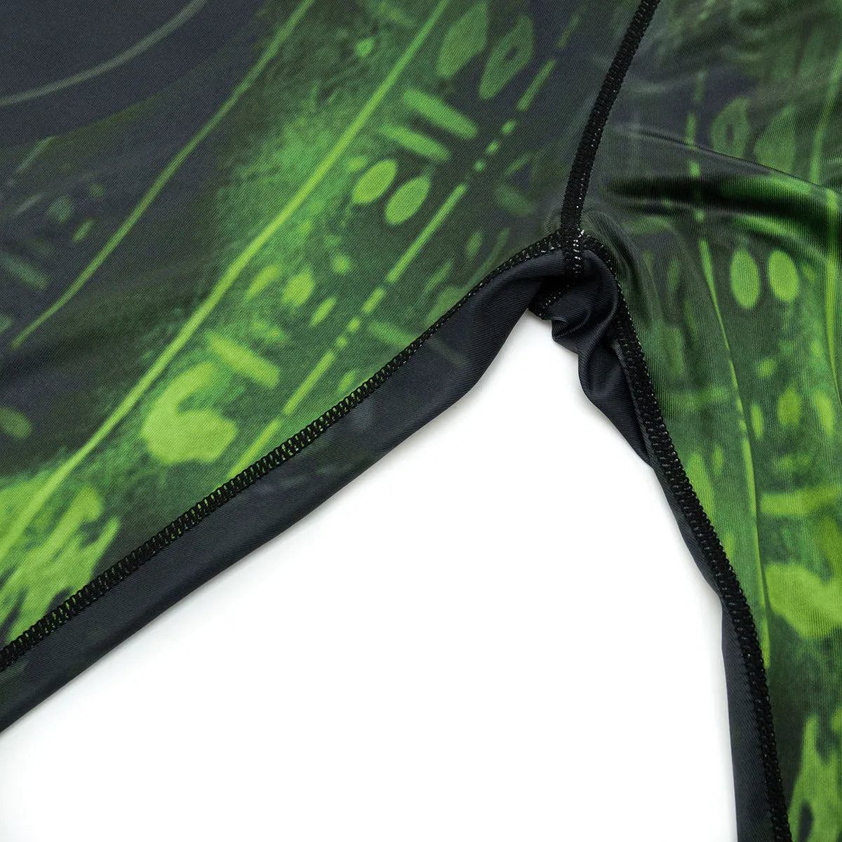 Men's slim-fit sports suit with printing pattern and stretch fabric for athletic activities
